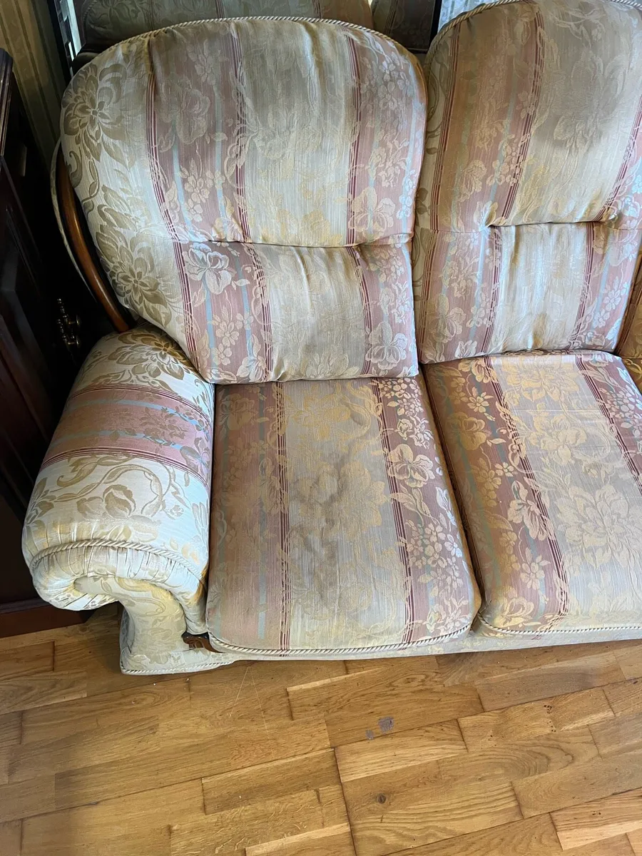 FREE 3 piece suit (sofa + 2 arm chairs) - Image 4