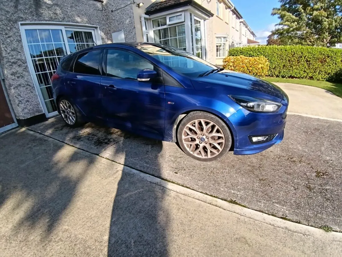 2016 Ford Focus ST Line - Image 2