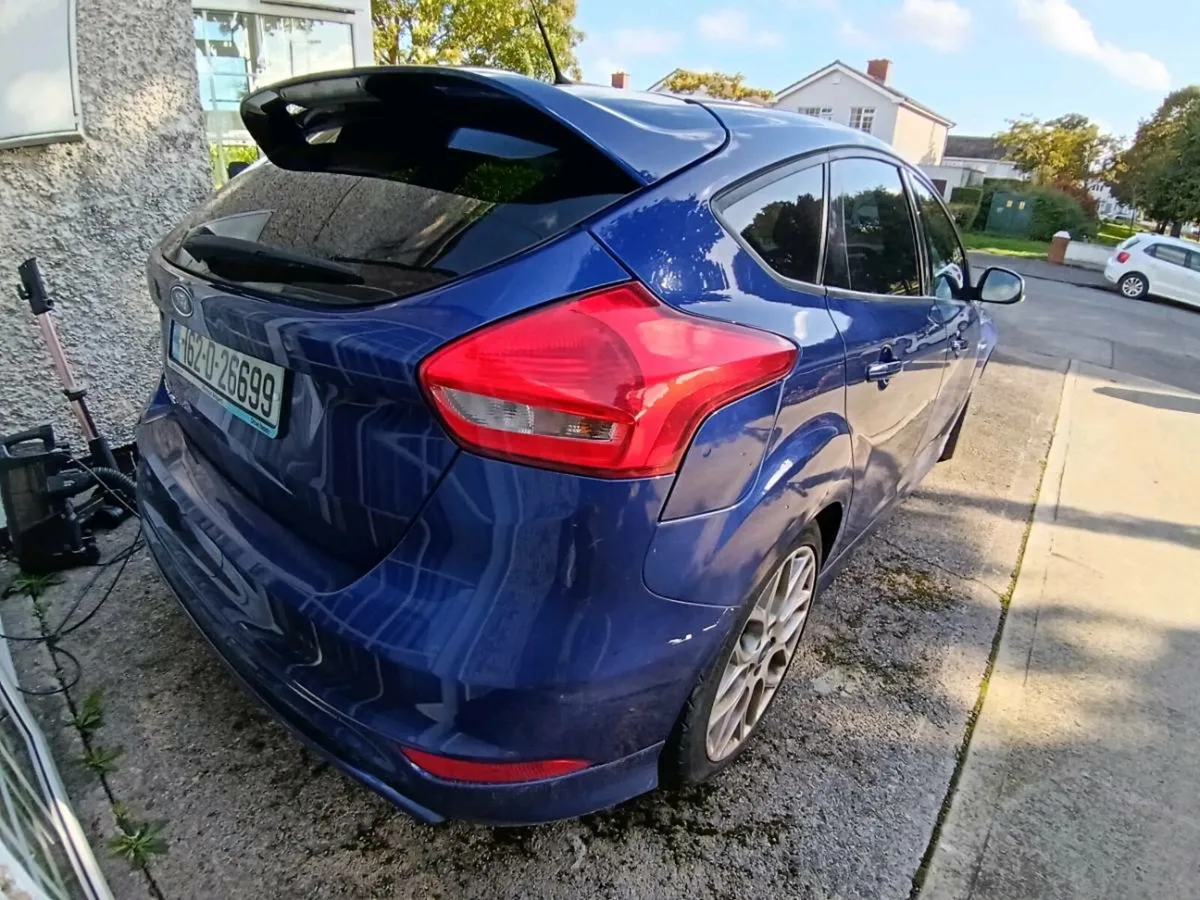 2016 Ford Focus ST Line - Image 4