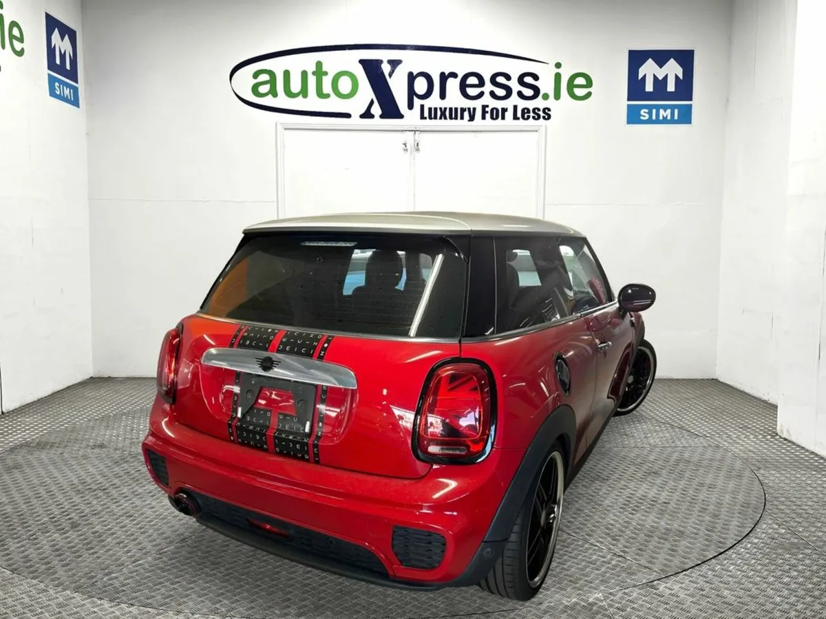 Mini Cooper 1.5 Automatic, Reversing camera - Image 3