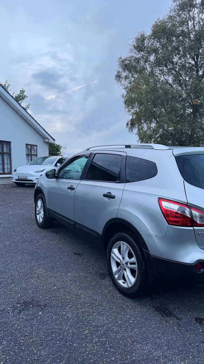 Nissan qashqai+2 4x4 rare model - Image 4