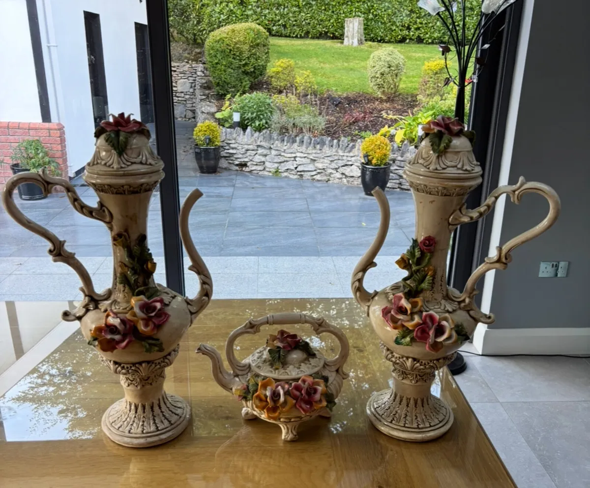 Ornate porcelain - Image 1