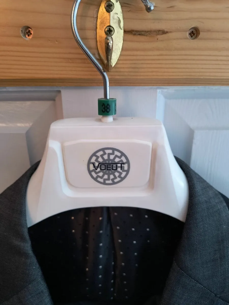 Mens full suit perfect condition size Medium - Image 2