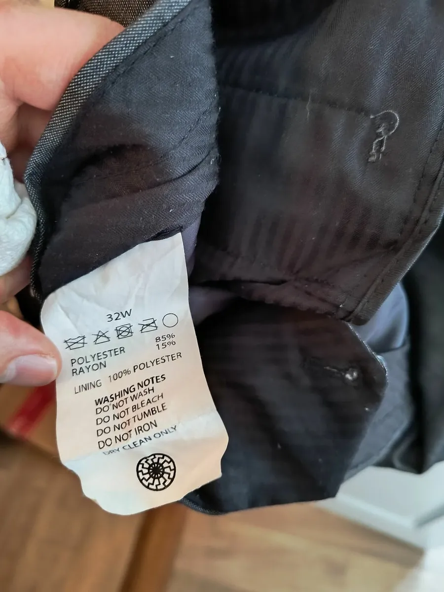 Mens full suit perfect condition size Medium - Image 4