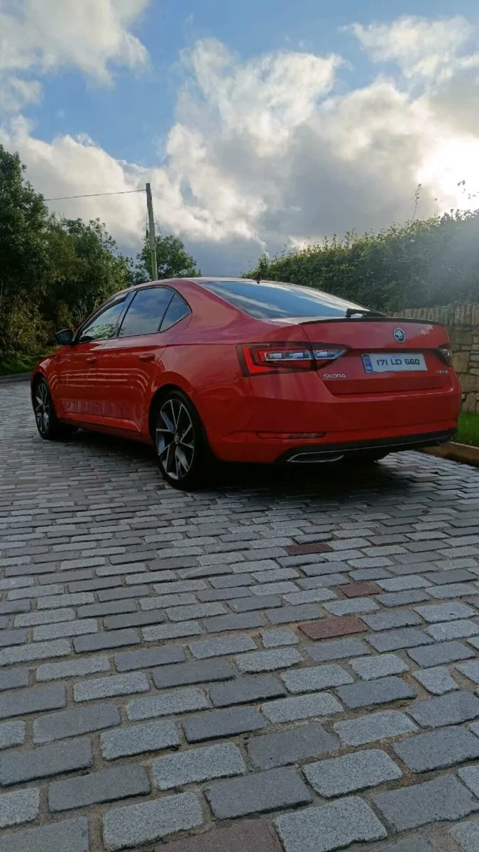171 Skoda Superb **Sportline** 2.0 TDI DSG - Image 3