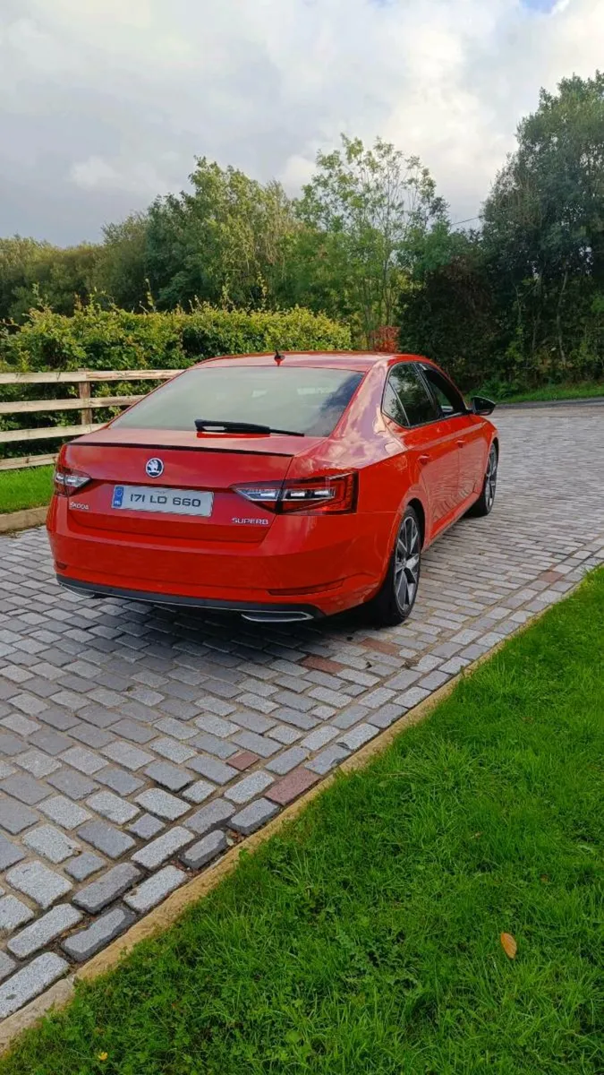171 Skoda Superb **Sportline** 2.0 TDI DSG - Image 4