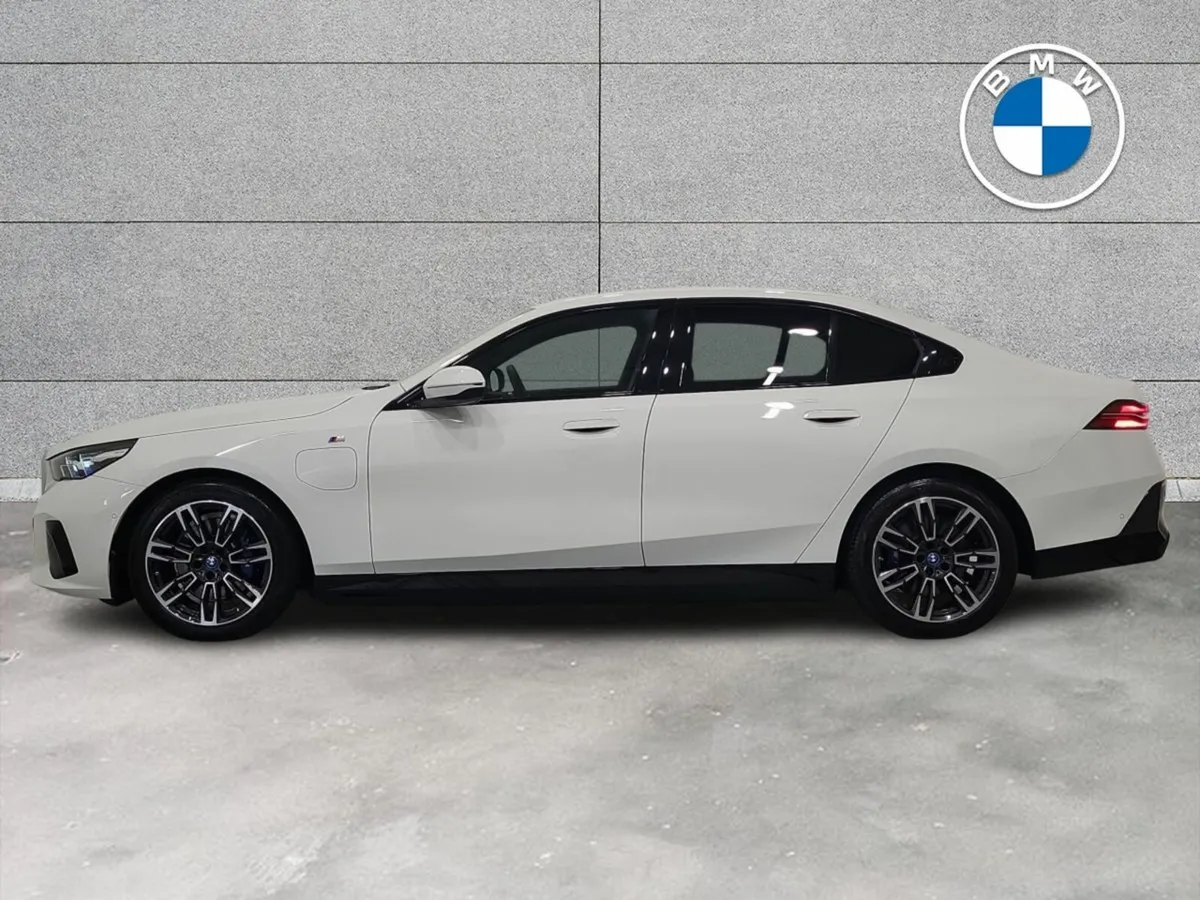 BMW 5-Series 530e M Sport Saloon - Image 4