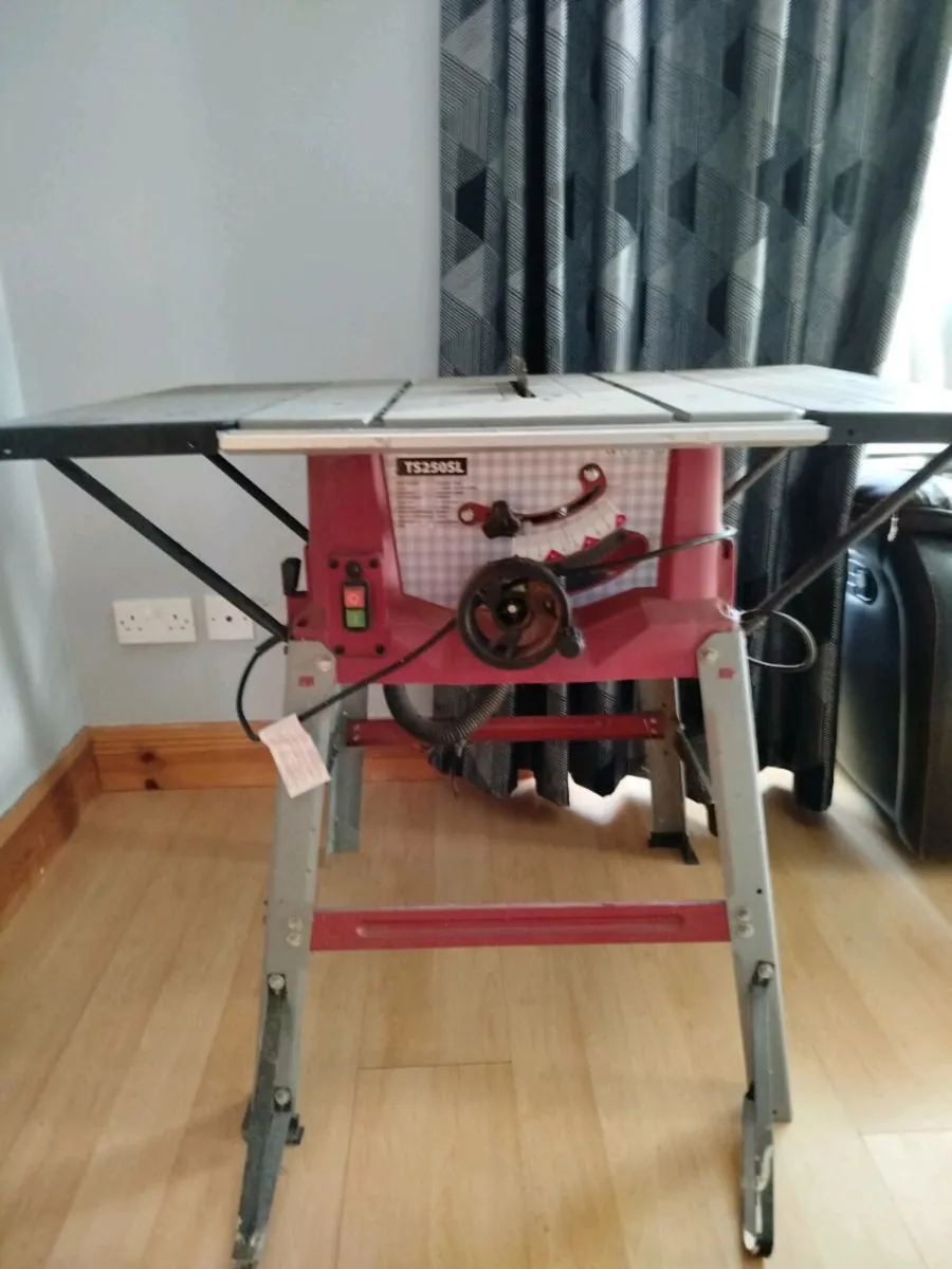 Table saw - Image 1