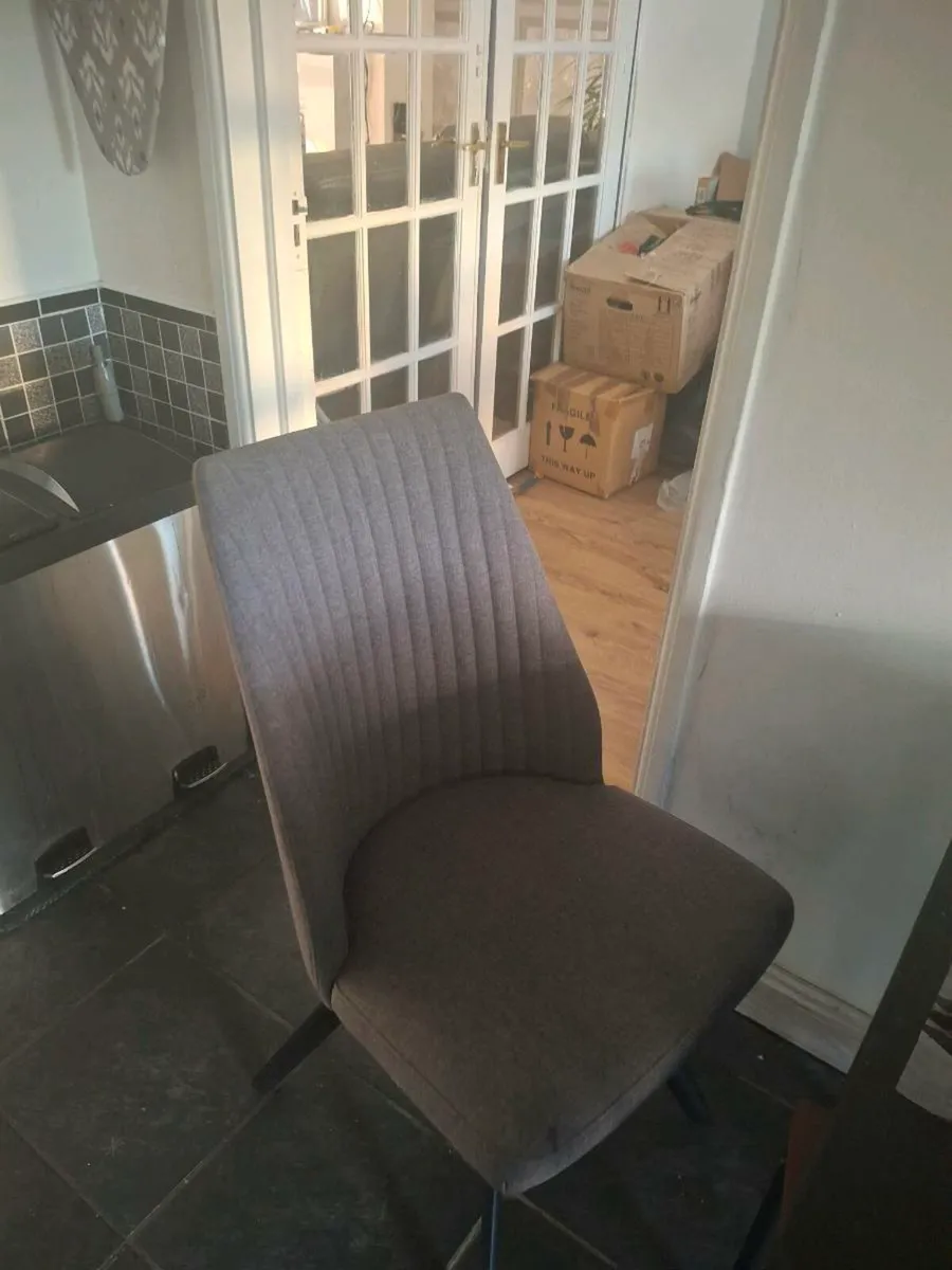 Dining table and 4 chairs - Image 2