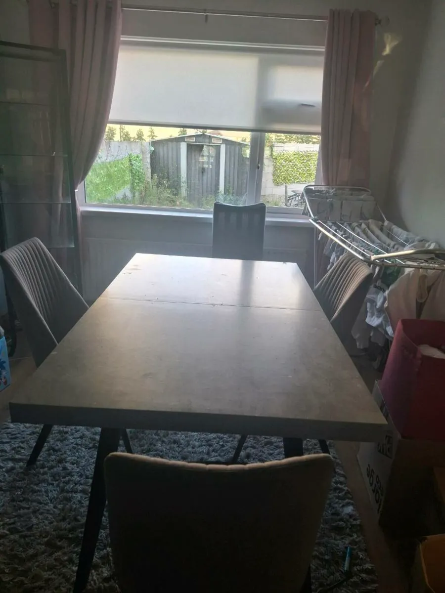 Dining table and 4 chairs - Image 1
