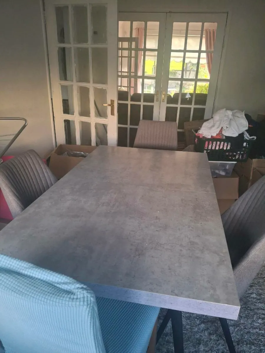 Dining table and 4 chairs - Image 4