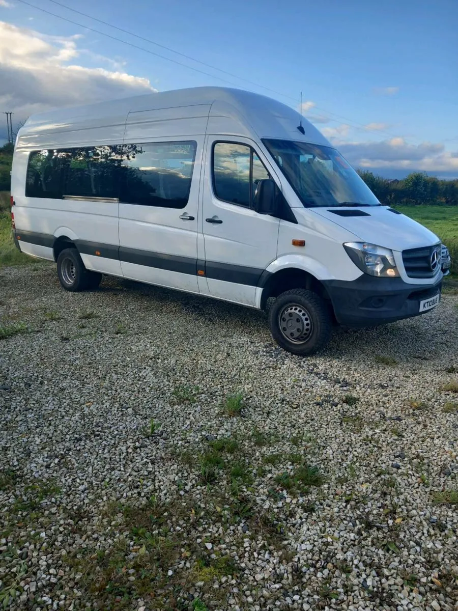 Bus - Image 1