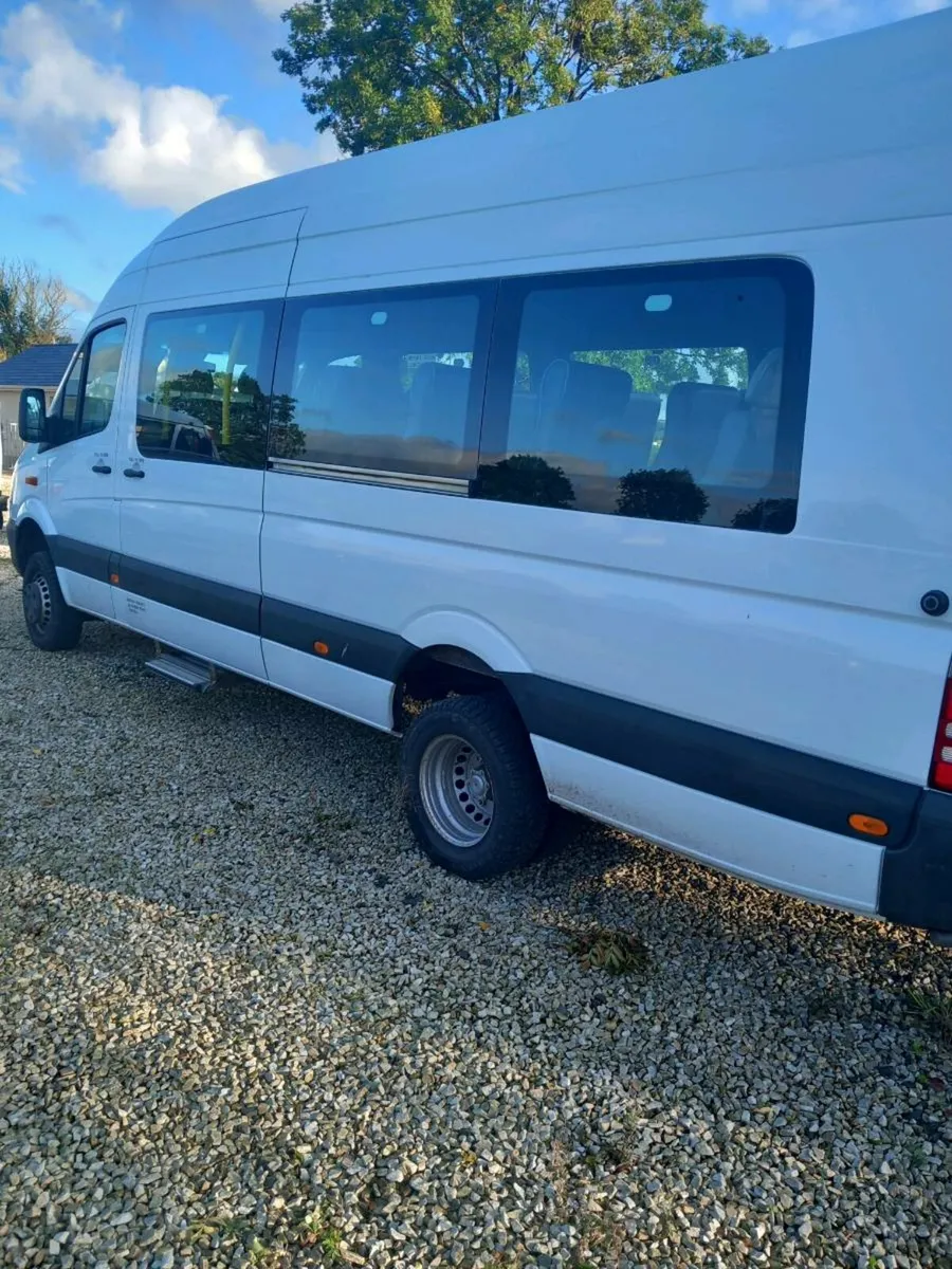 Bus - Image 2
