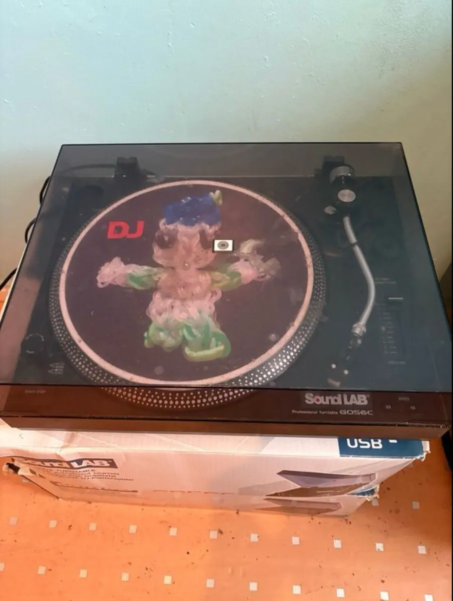 DJ record decks & mixer - Image 1