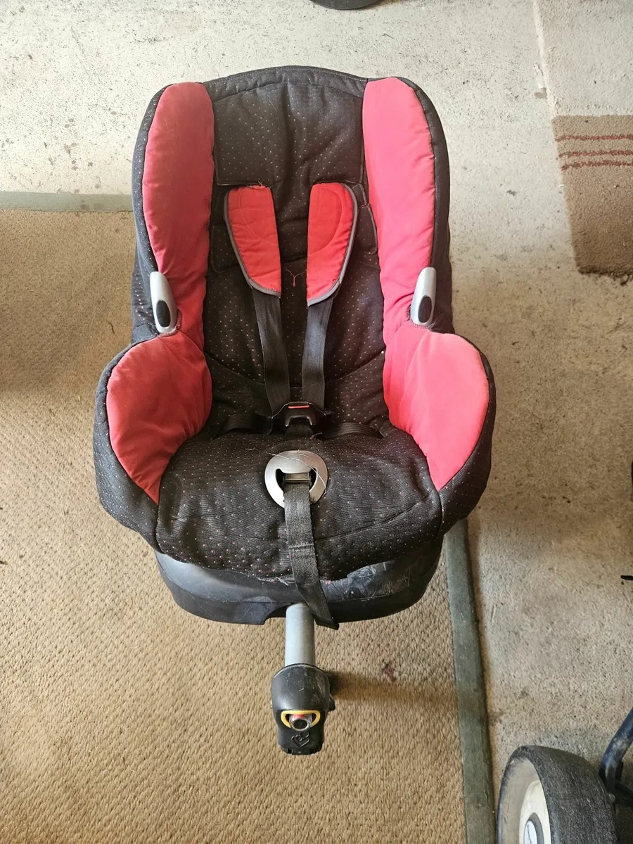2 Maxi cosi isofix car seats - Image 1