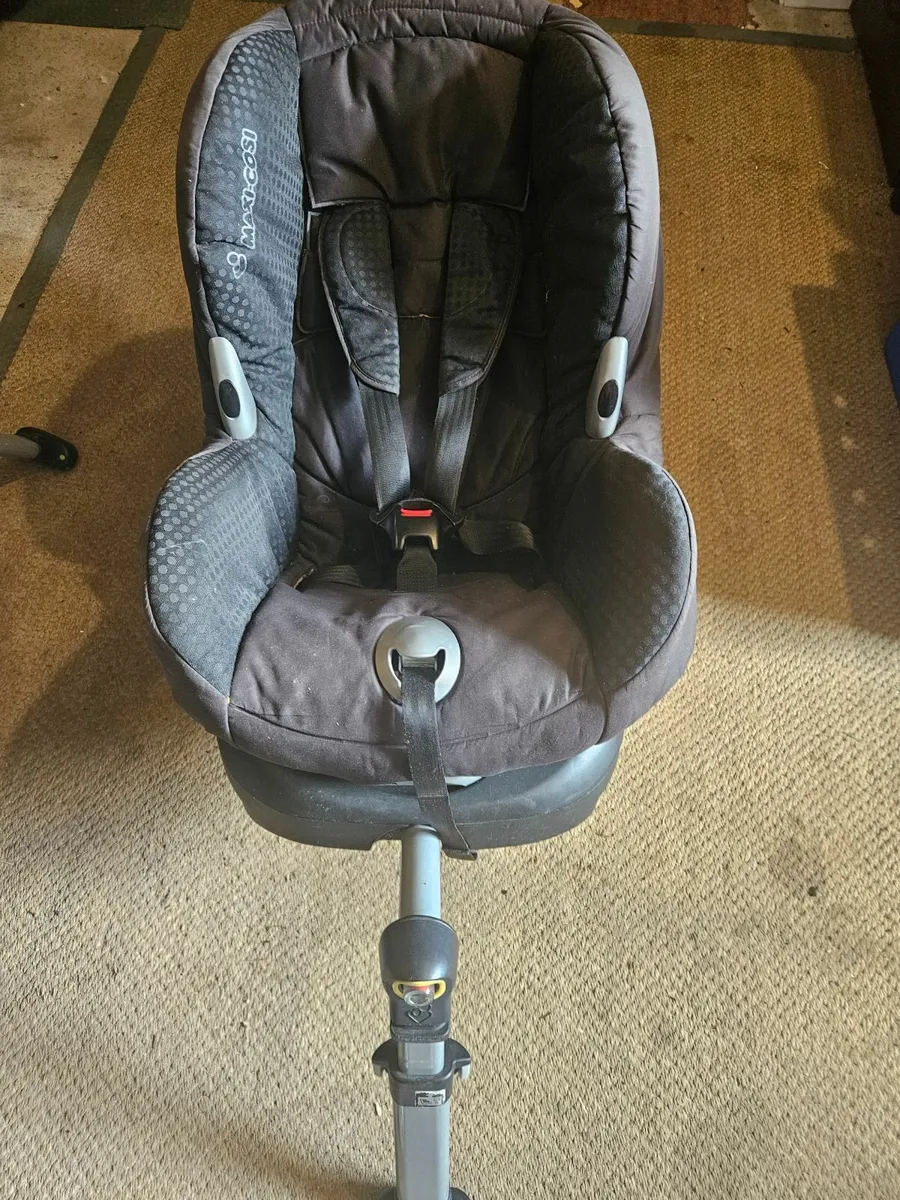 2 Maxi cosi isofix car seats - Image 2