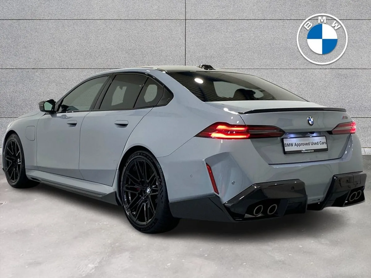 BMW M5 Saloon - Image 3