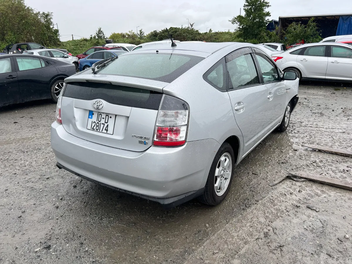 2010 Toyota Prius 1.5 Hybrid - Image 2