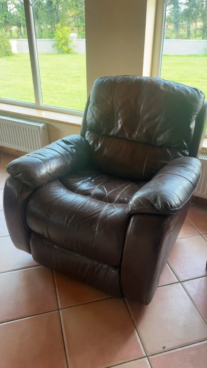 Couch and two armchairs - Image 3