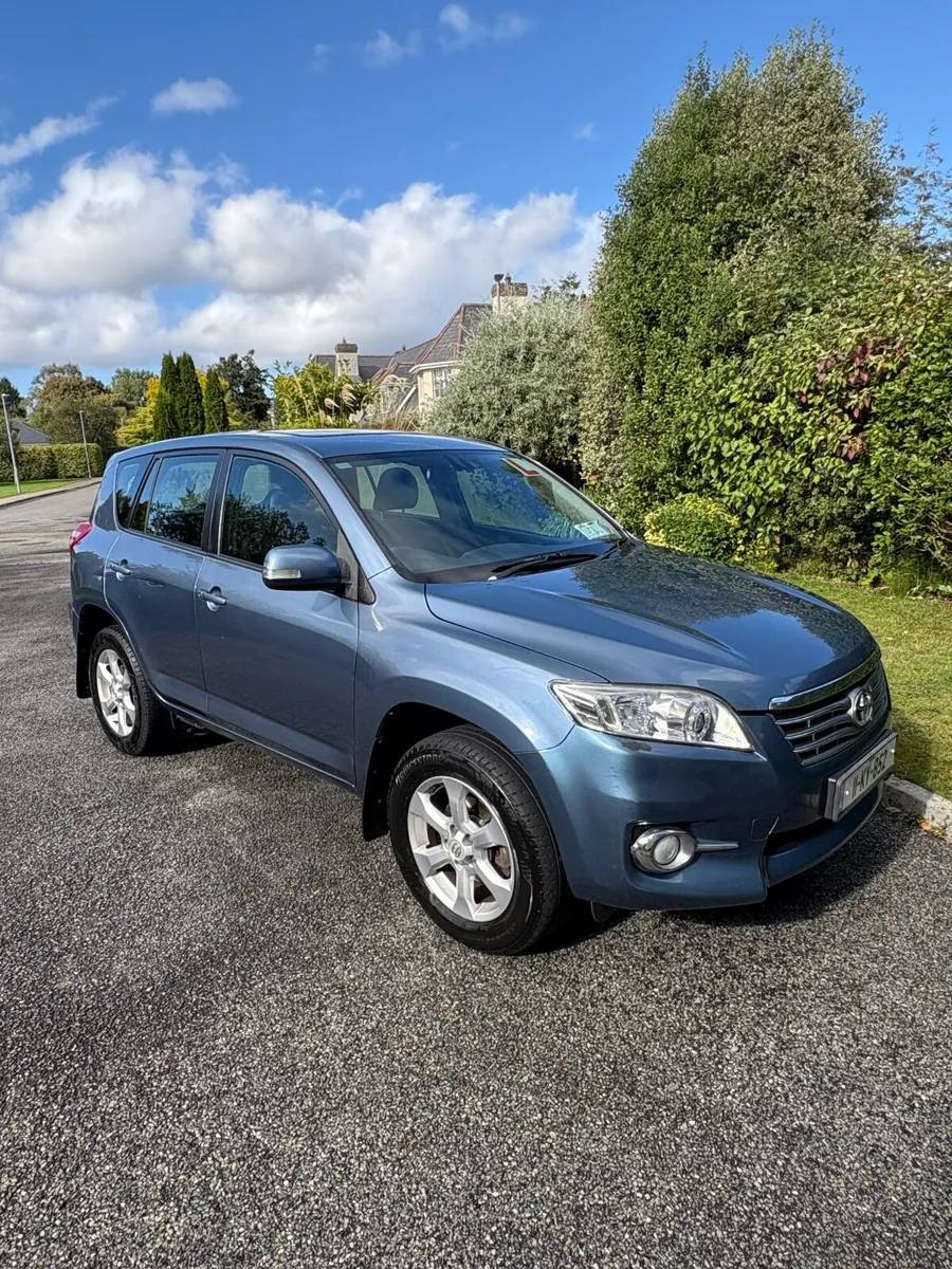 Toyota RAV4 2011 - Image 2