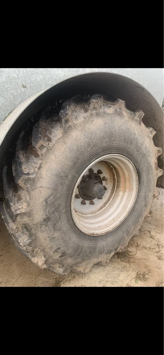 23.1 r 26 Tyres and rims - Image 2