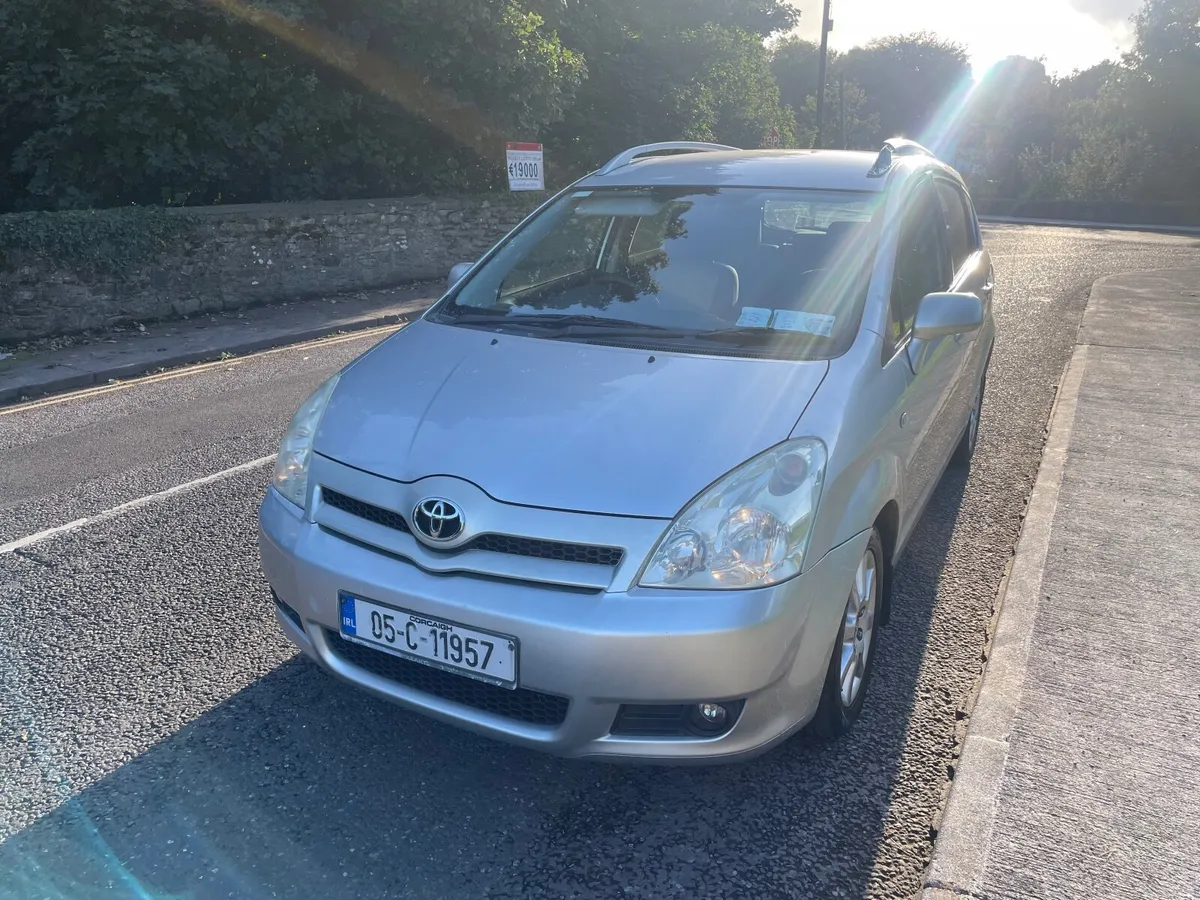 Corolla verso - Image 1