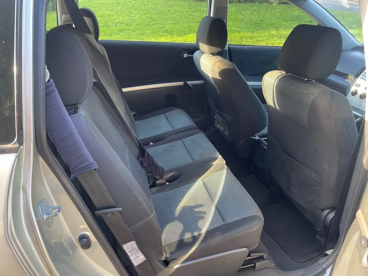 Corolla verso - Image 2