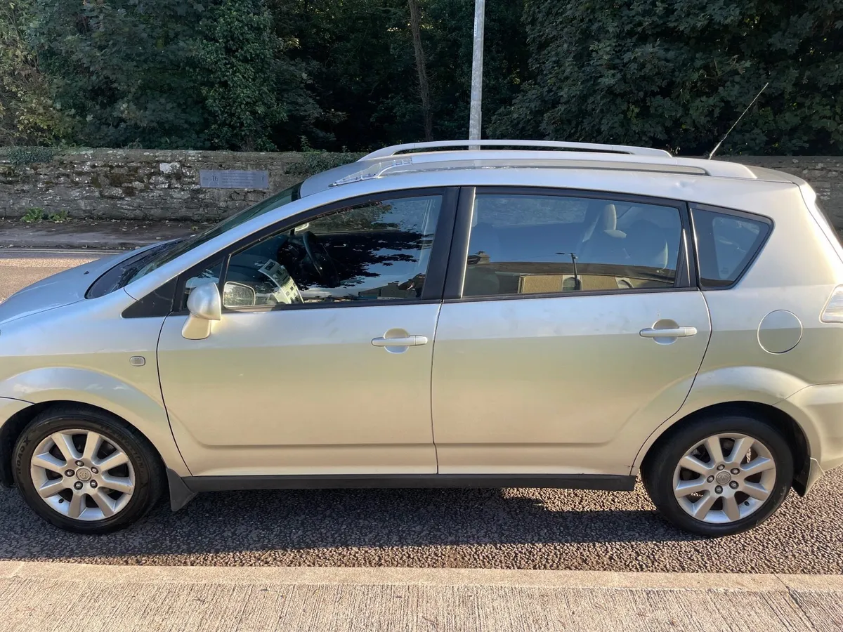 Corolla verso - Image 4