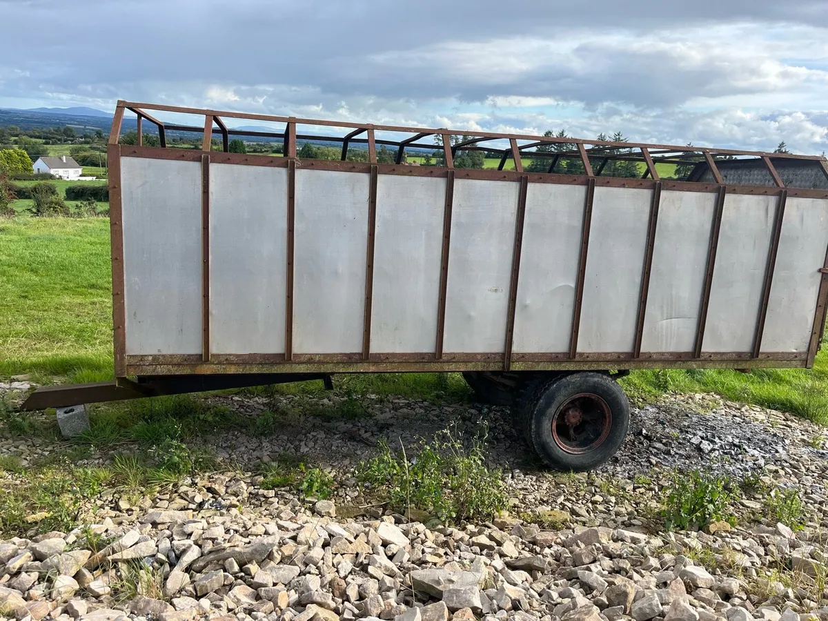 20 ft cattle trailer - Image 1