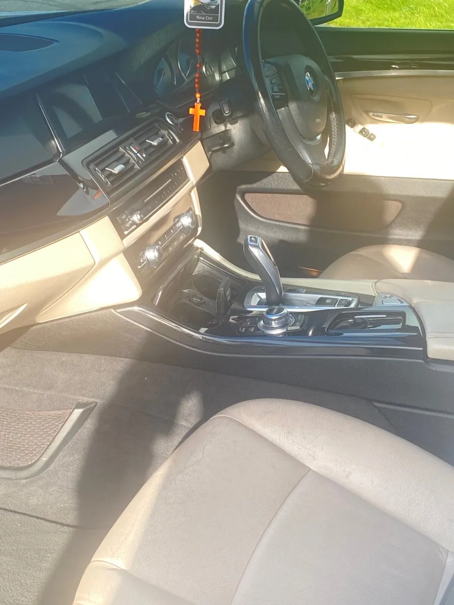 BMW 5-Series 2016 - Image 2