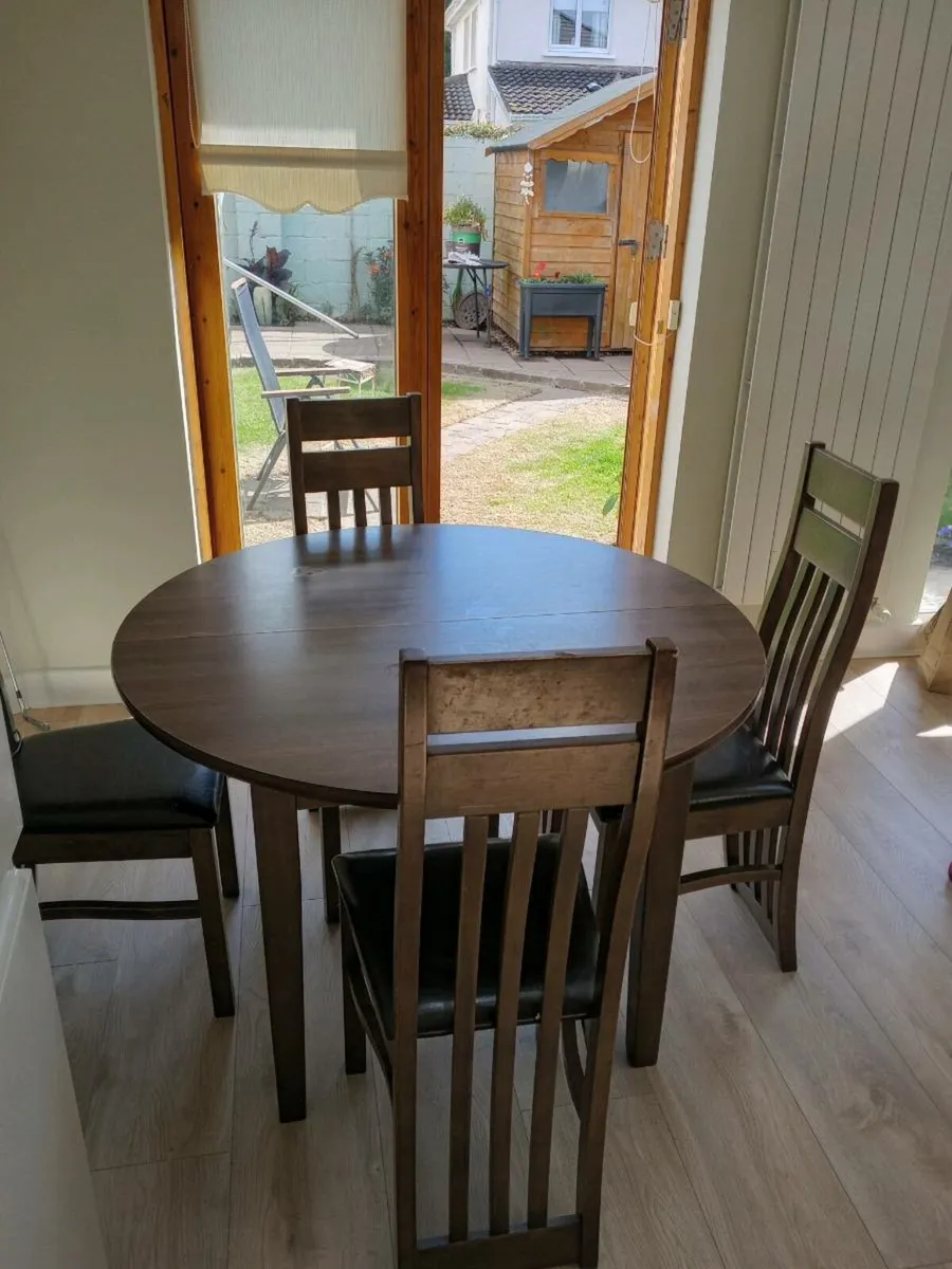 Kitchen table - Image 1