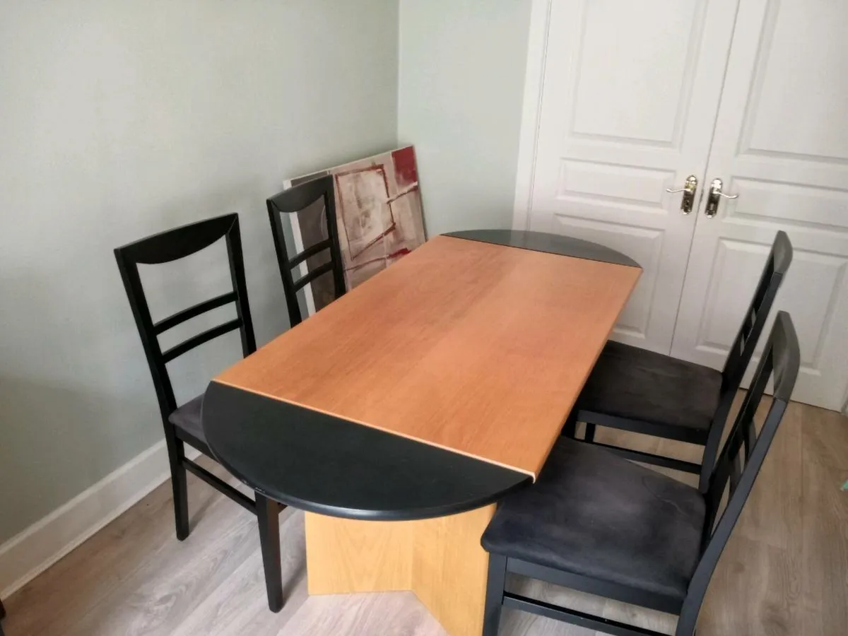 Kitchen table - Image 1
