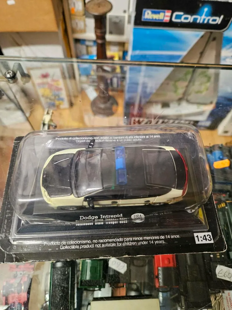 Corgi Atlas Dodge Intrepid Police Car - Image 3