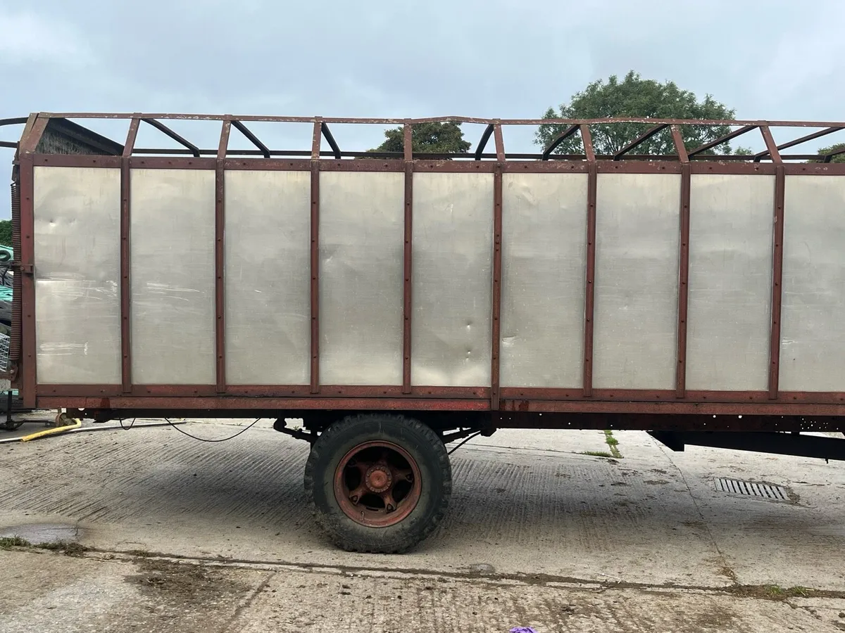 20 ft cattle trailer - Image 3