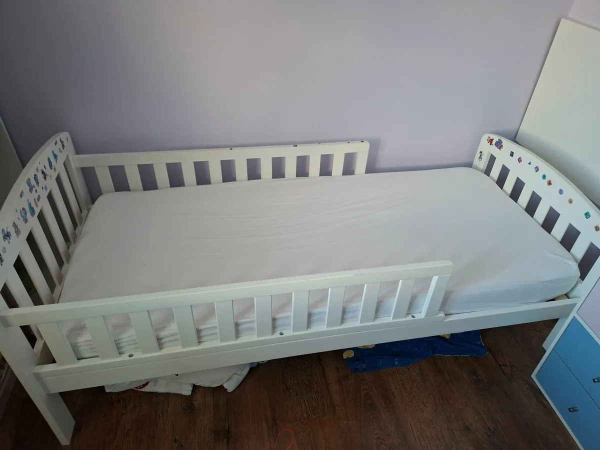 Toddler bed - Image 1