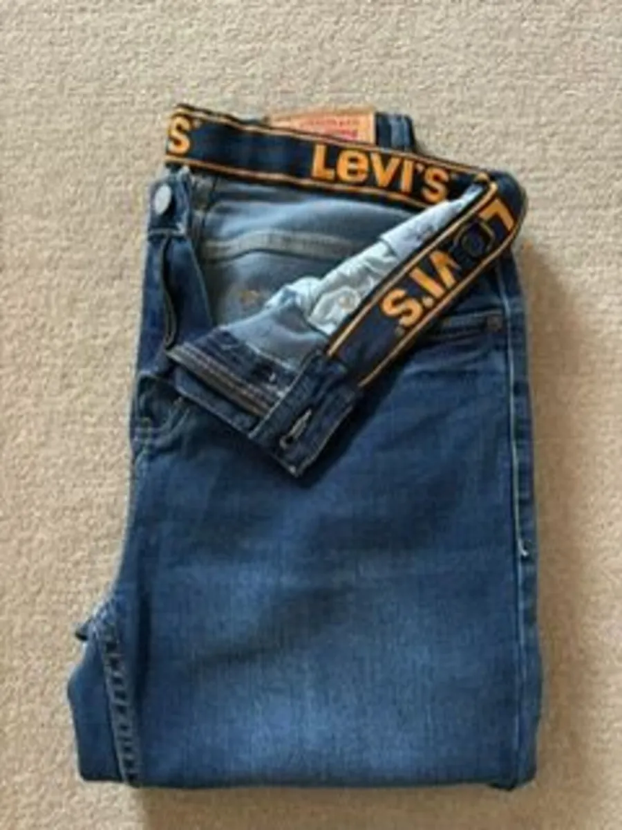 Levis w30, L32 - dark denim - Image 3