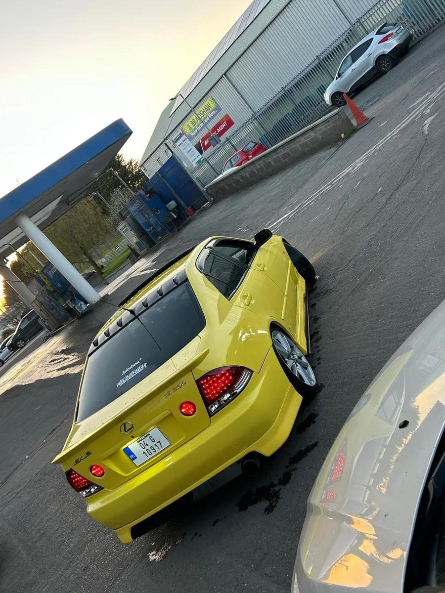 Lexus IS200 - Image 1