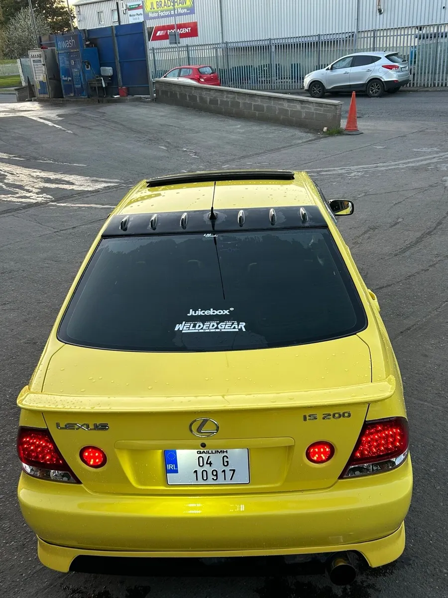 Lexus IS200 - Image 2