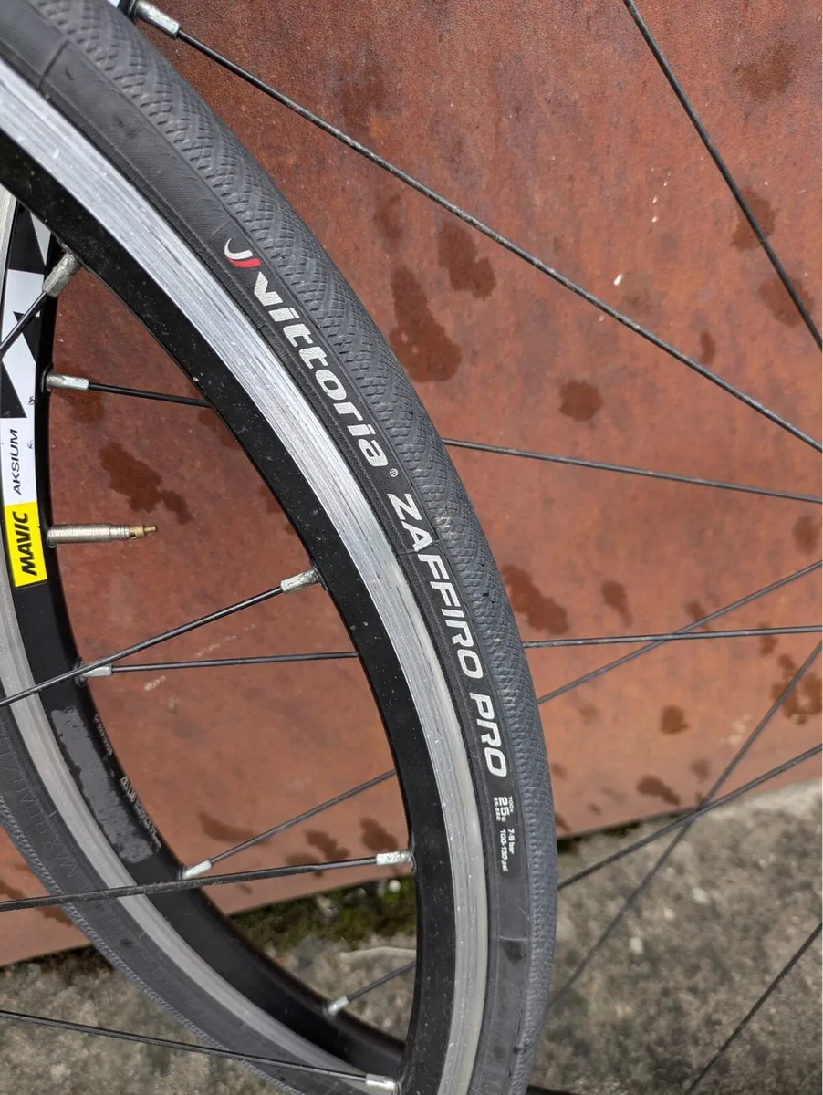 Mavic Aksium wheelset - Image 3
