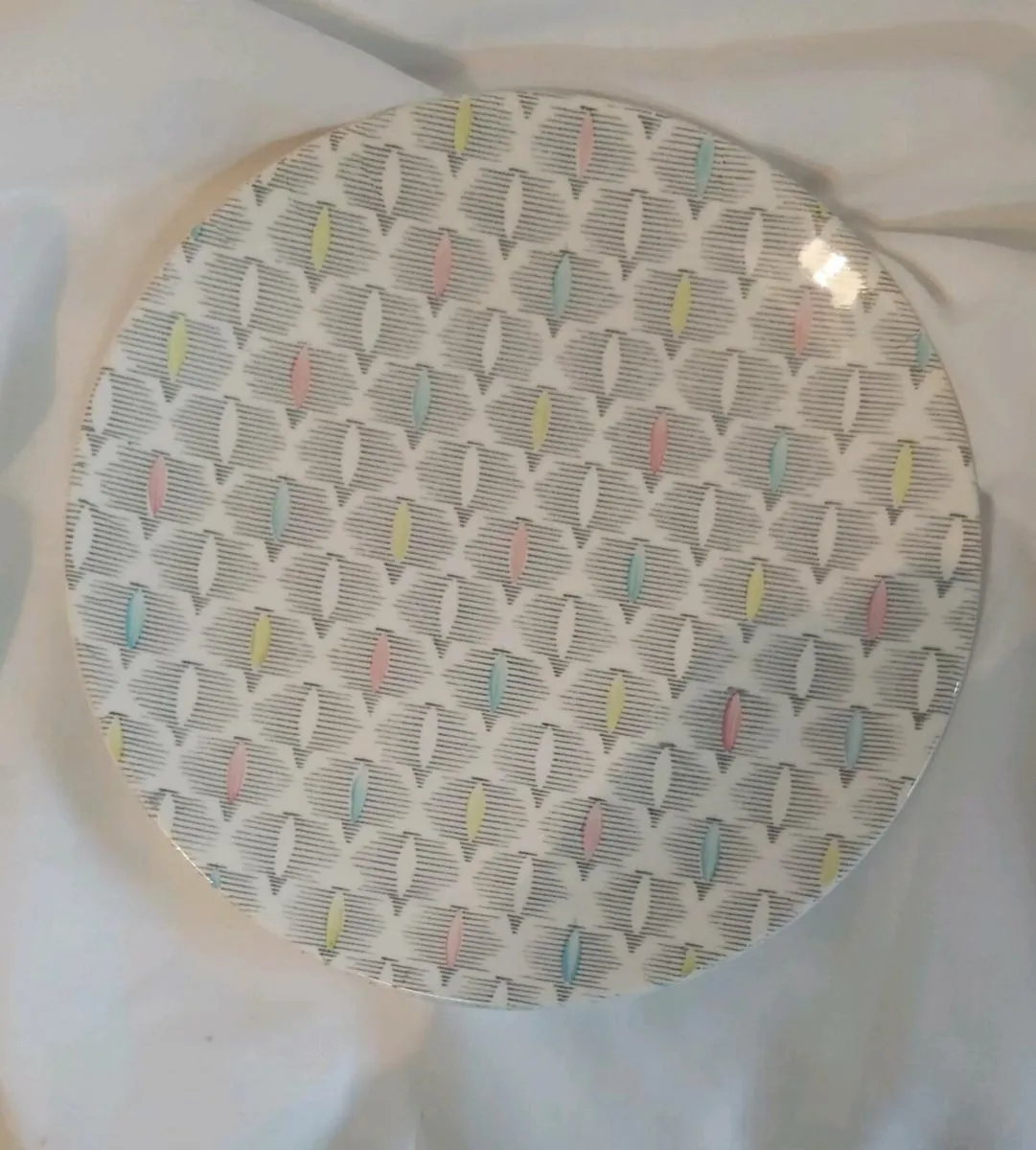 12 Vintage 1970s plates - Image 2