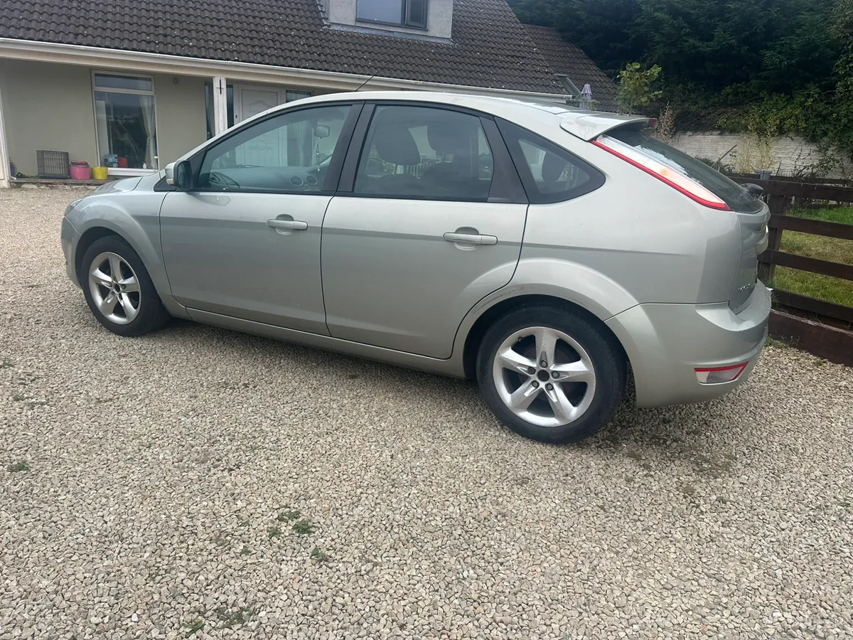 Ford Focus 1.4 Petrol 5 Door hatch 2010 - Image 4