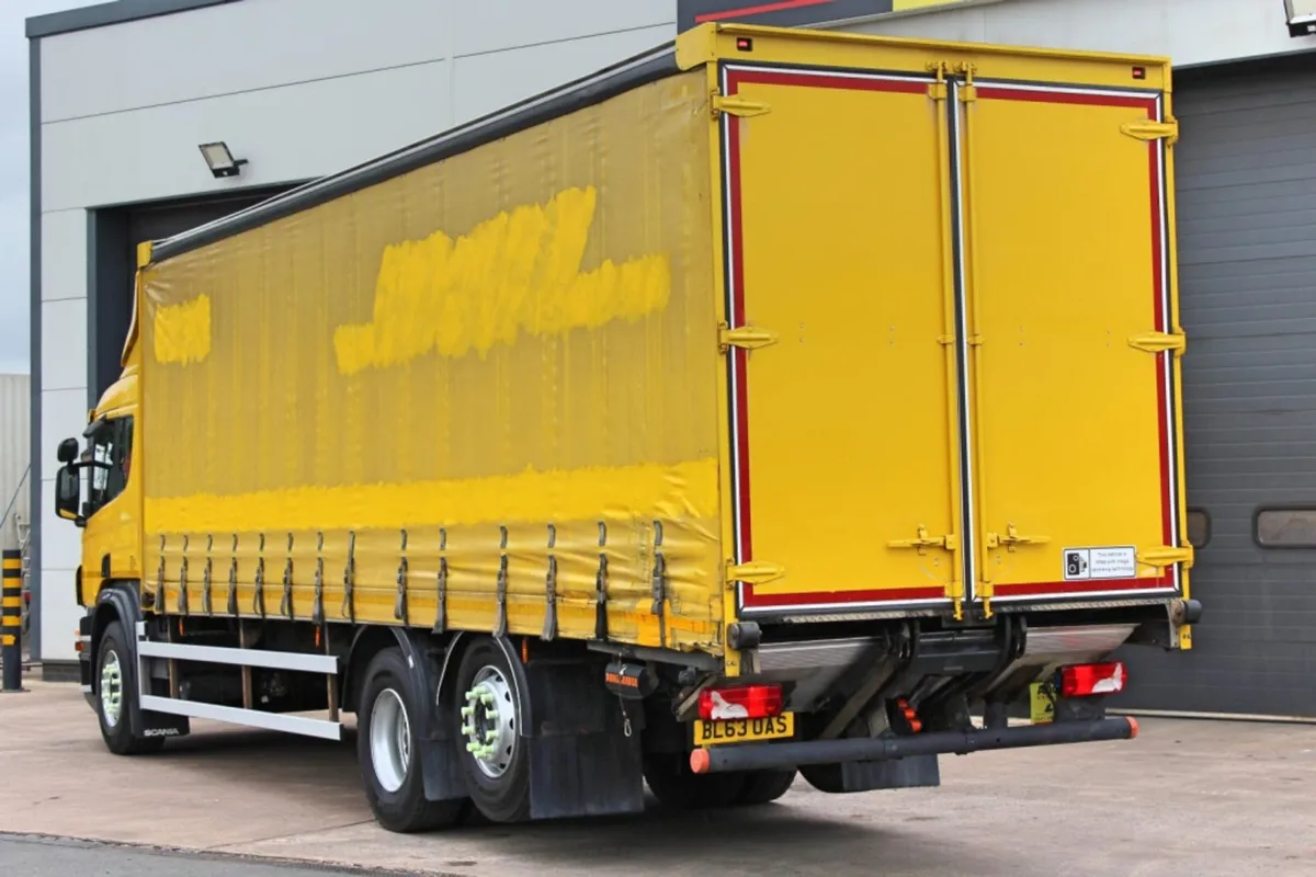 2013 SCANIA P320 6X2 CURTAIN-SIDER - Image 4