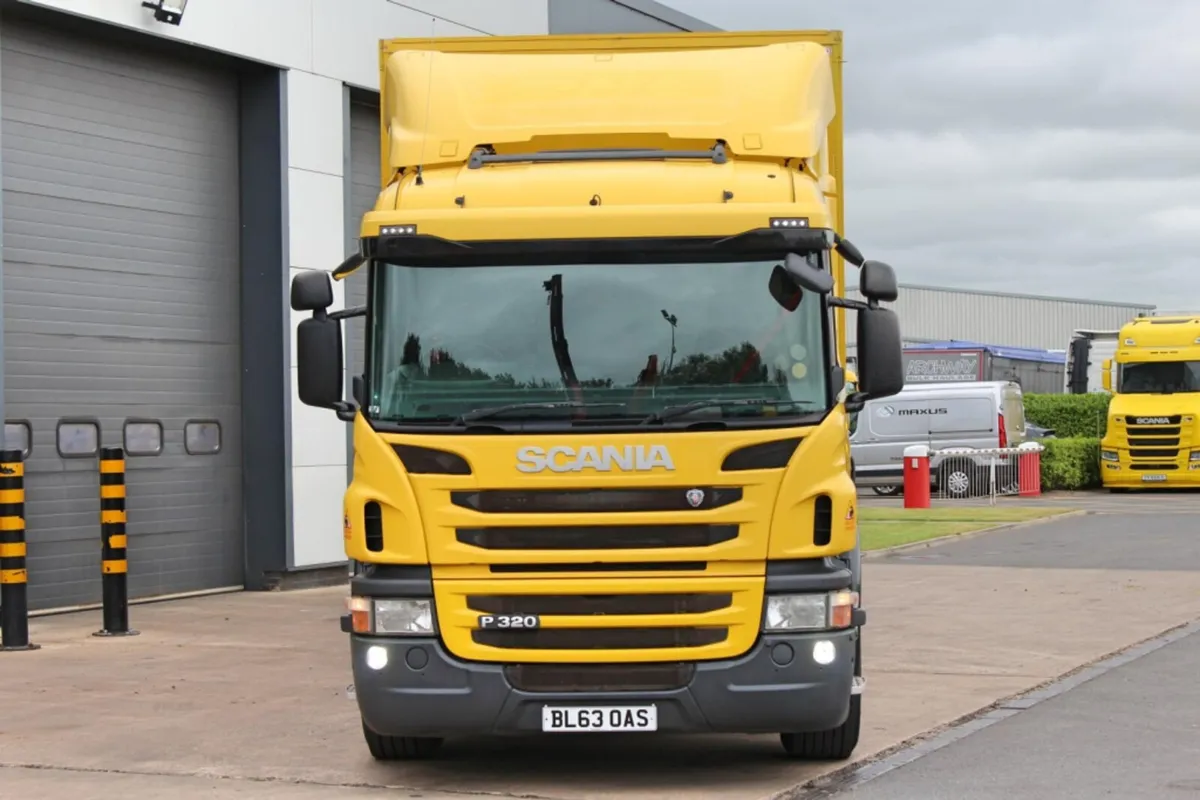 2013 SCANIA P320 6X2 CURTAIN-SIDER - Image 2