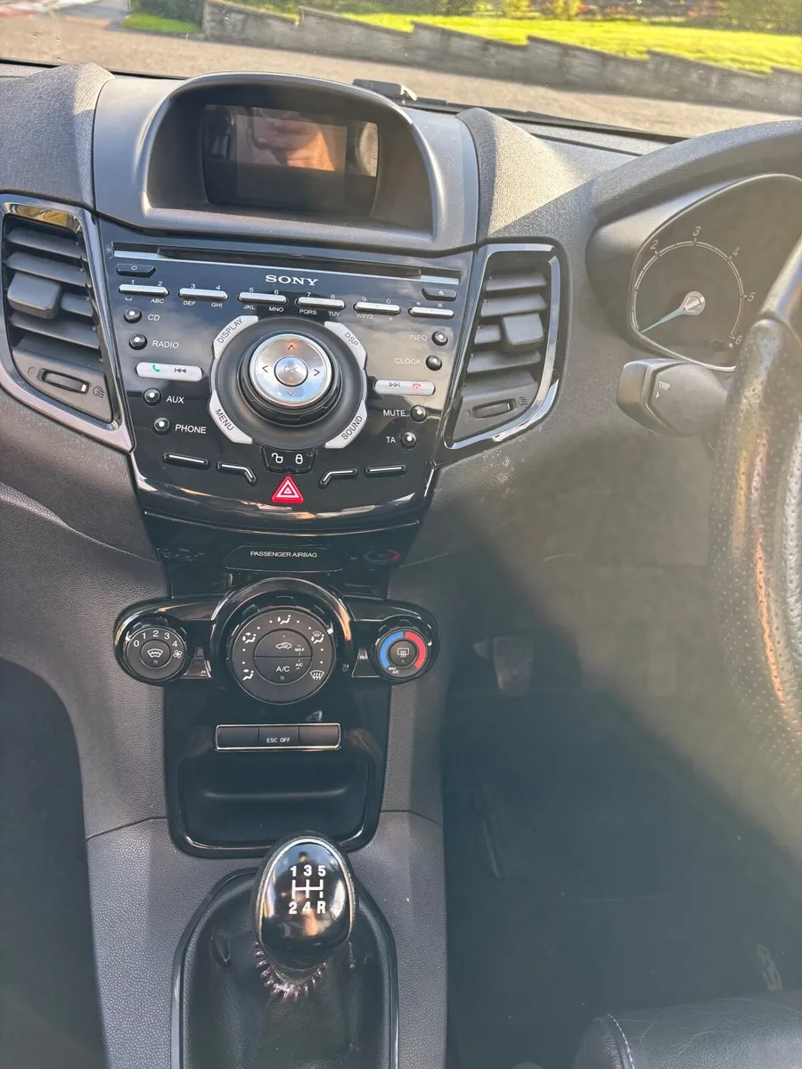 Ford Fiesta 2013 - Image 2