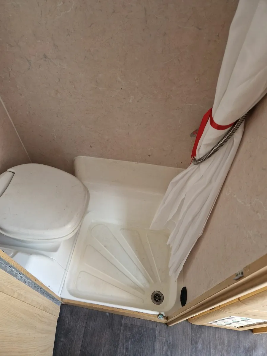 NU VENTURE MOTORCARAVAN 2000 - Image 4
