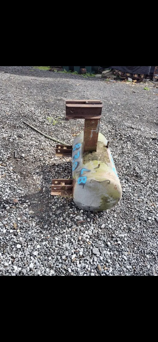 Tractor weight - Image 1