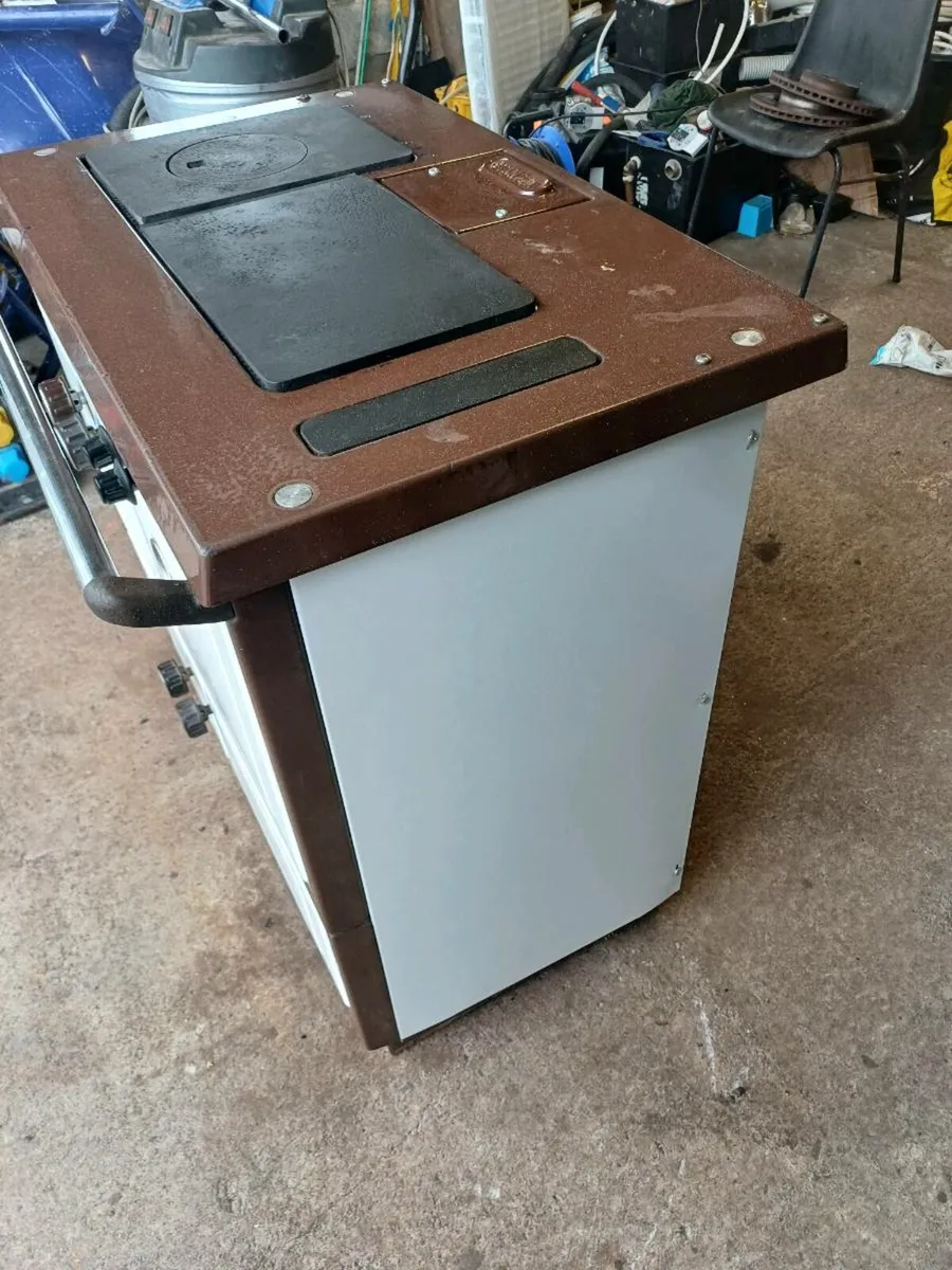 Stanley super 90 solid fuel range - Image 2