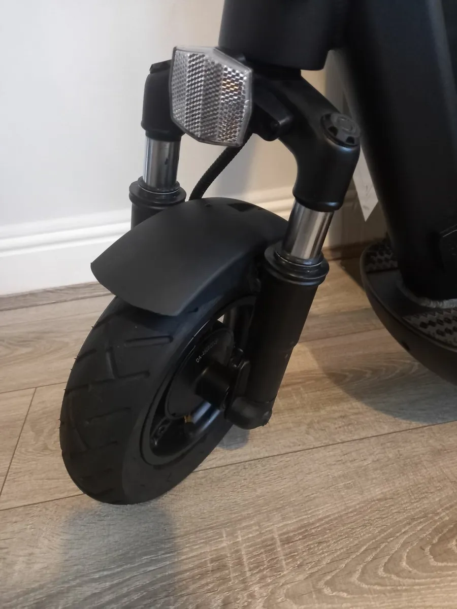 Loco Motion Pro Electric Scooter As Good As New - Image 4