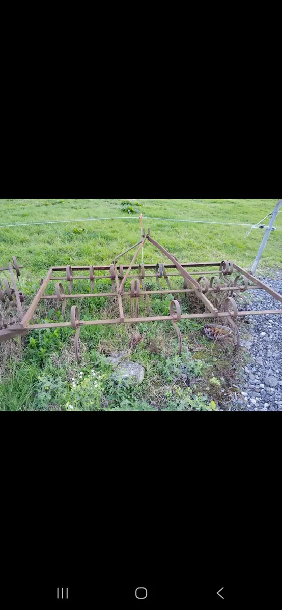 2 x vintage harrows - Image 1