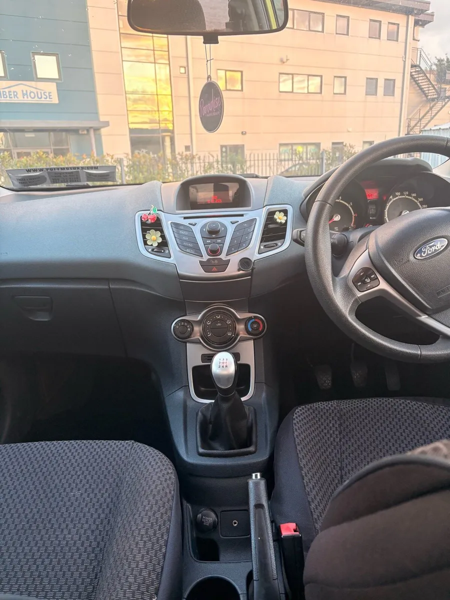 Ford fiesta - Image 4